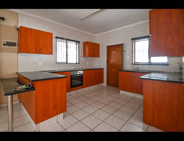 3 BEDROOM DUPLEX FOR SALE IN SARNIA